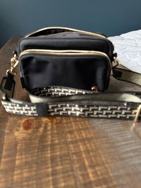 Lululemon Everywhere Crossbody bag 2L